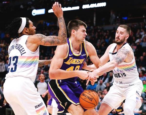  斯科蒂巴恩斯全能表现，猛龙战胜魔术延续季后赛希望