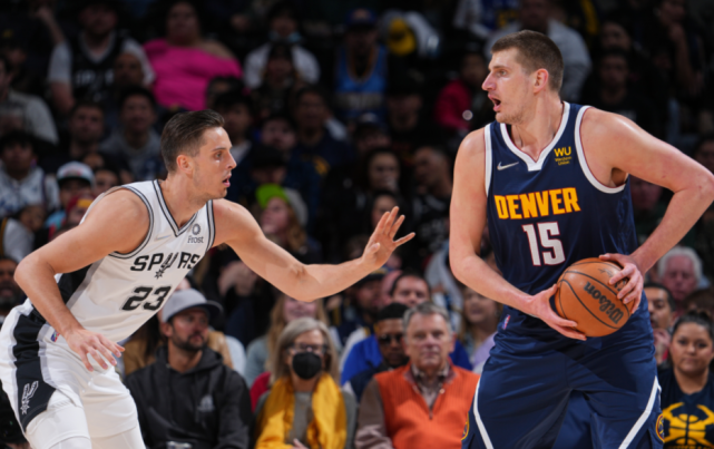 乐竞体育官网- 约基奇连续五场三双，掘金稳居西部榜首  